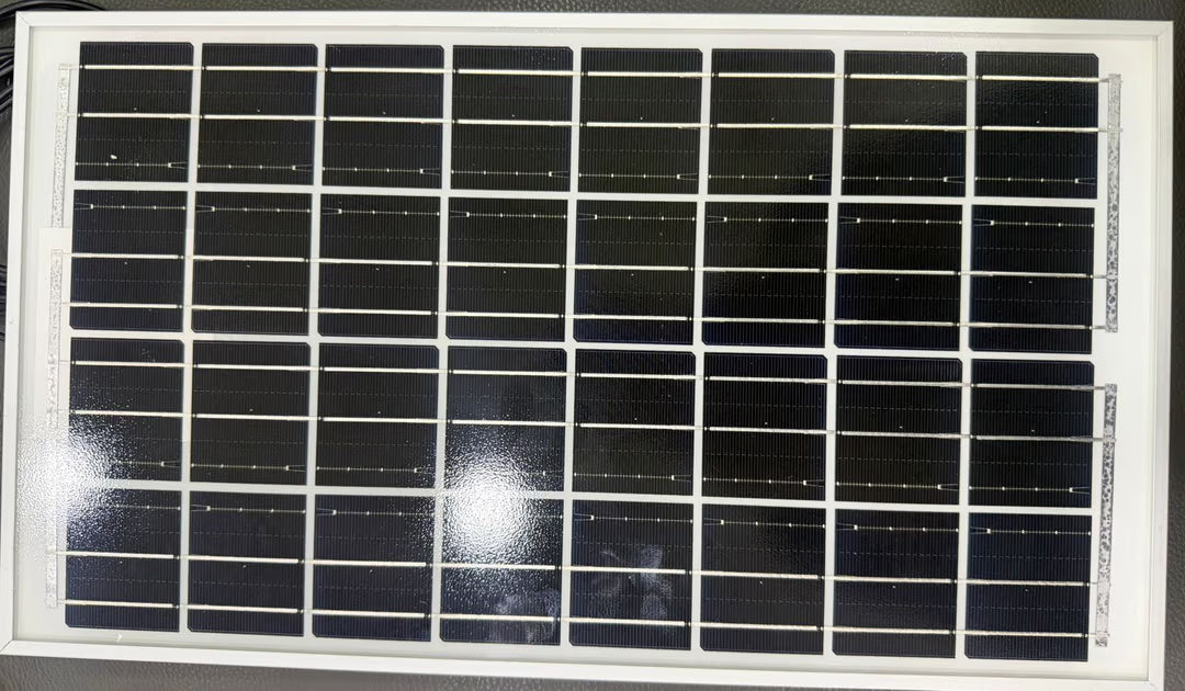 DeepKing Solar Panel Charger Kit 12V (لوح شمسي متنقل مع مخارج USB و Smart Chip)